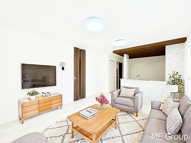 ~Living~ 家族の会話や笑顔が行き交うリビングです。子供が走ってる姿を見ながら、大きなソファやダイニングテーブルでゆったり食事をしたりくつろぎたい♪そんな夢が叶えられる空間です!※家具はCGです