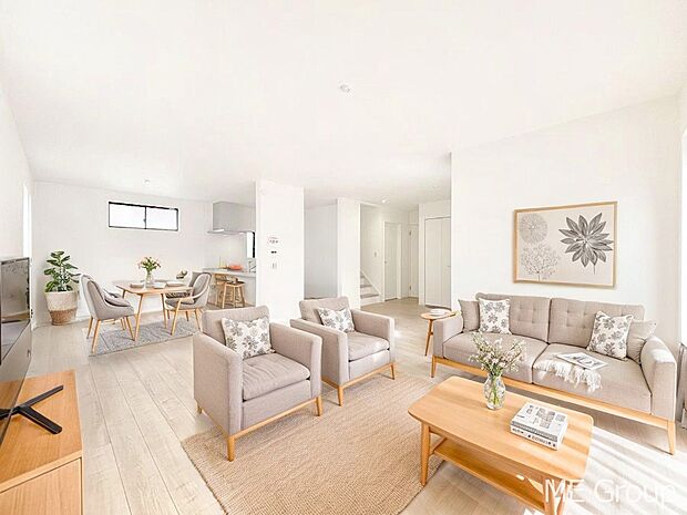 ~Living~ リビングに階段のある間取りです♪家族のコミュニケーションがスムーズに取れますね♪ゆとりある暮らしと心地よい住環境が紡ぐ贅沢な時間をご家族みんなでお過ごし下さい。 ※家具はCGです