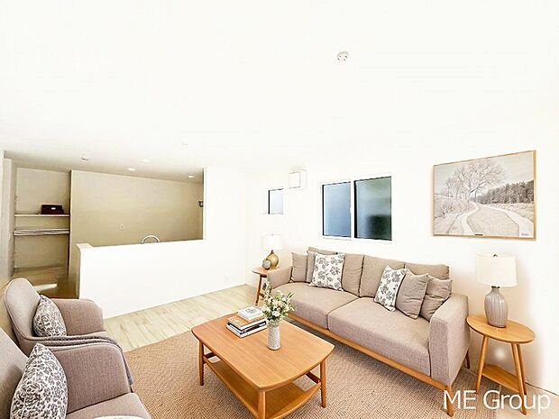 ~Living~ 家族の会話や笑顔が行き交うリビングです。子供が走ってる姿を見ながら、大きなソファやダイニングテーブルでゆったり食事をしたりくつろぎたい♪そんな夢が叶えられる空間です!※家具はCGです