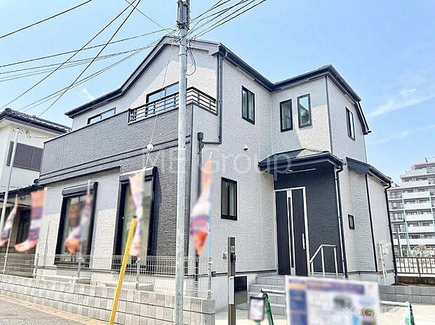 ~Exterior~ 一戸建ての大きなメリットは、自分達の「土地」を「自由に」使える事です。ガーデニングやDIY,車やバイクの趣味など様々な用途で利用できます。