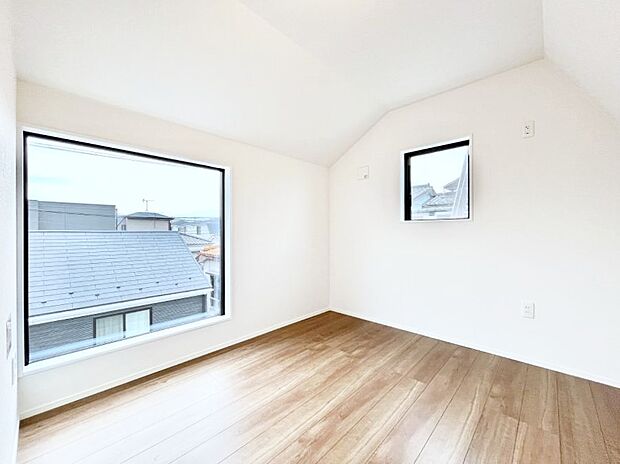 窓からのやさしい光が心地よいプライベートルーム