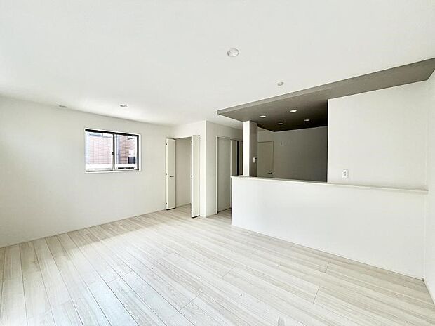 ◆1号棟◆~Living~ 家族の食事や団らんのほか、子どもを遊ばせたり、友人を招いたりするLDKは住まいの中心。長時間過ごす場所だから、その空間は住まい全体の居心地を左右します。
