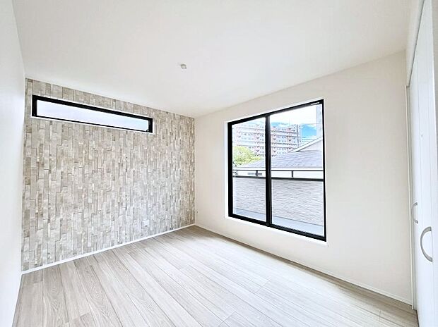 ~Bed Room~ 部屋数が多いのが戸建てのメリットです。ご家族が増えたことで手狭に感じていた住まいも戸建てでは各居室プライバシーを保つことができます。住まいにゆとりが生まれ心もリラックスできます♪