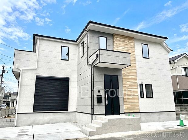~Exterior~ 低層の一戸建てを中心とした街並みが整然と続き、周辺は高い建物が建っていないので、緑の多い閑静な趣を感じる環境です。穏やかな環境の中で、心地よい日常を育めます。