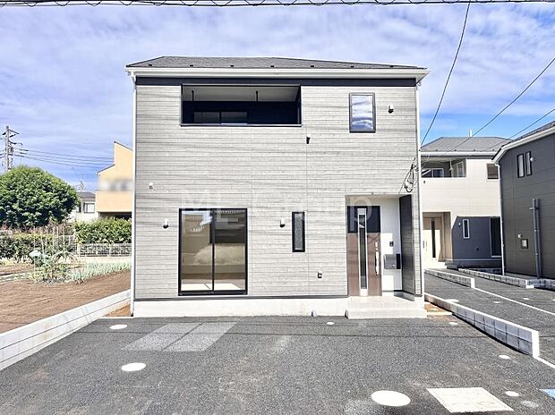 ◆1号棟◆~Exterior~ 単に見た目や質感の良さだけではなく、建物の基礎や構造といった、目には見えにくい部分にもこだわります。住まいの本質の部分から、住み心地や安全性を見つめ直しました。