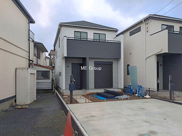 ◆A号棟◆～Exterior～　一戸建ての大きなメリットは、自分達の「土地」を「自由に」使える事です。ガーデニングやＤＩＹ，車やバイクの趣味など様々な用途で利用できます。