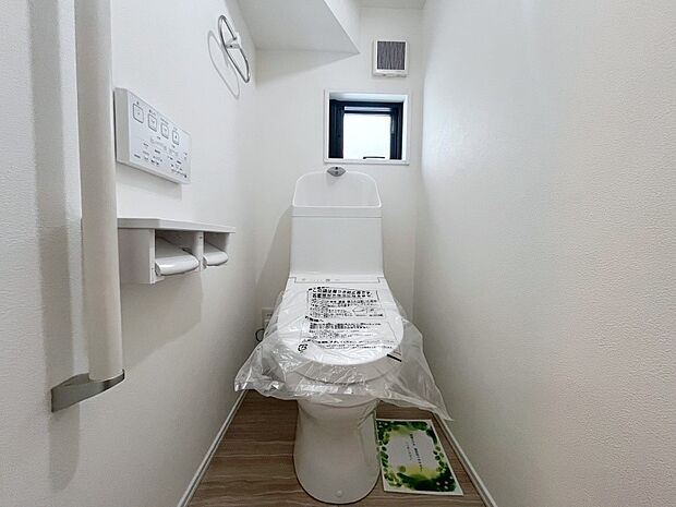 【ウォシュレット付きトイレ】■2号棟■　綺麗・スッキリ・快適なウォシュレット付トイレでくつろげる空間です。      