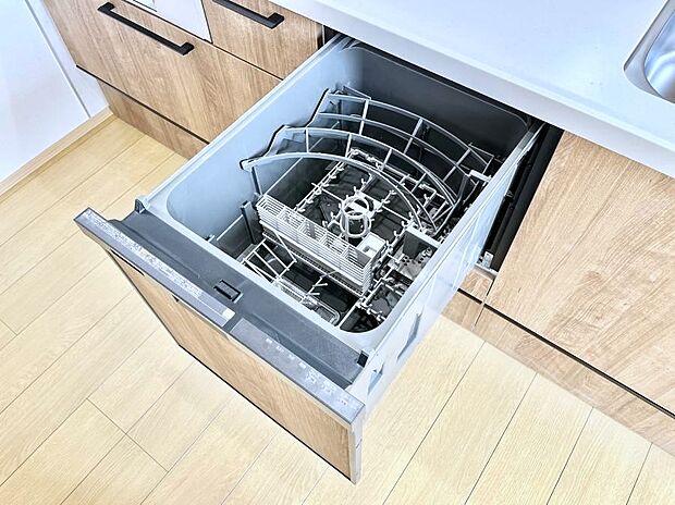 【その他設備(食洗機)】面倒なお片づけは食洗機にお任せ！家事の負担が減って、時間にも気持ちにもゆとりができます。
