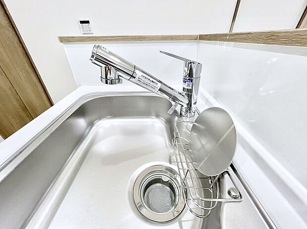 【その他設備(浄水器)】◆２号棟◆いつでも清潔なおいしいお水を。一つの水栓で水道水と浄水を使い分け。