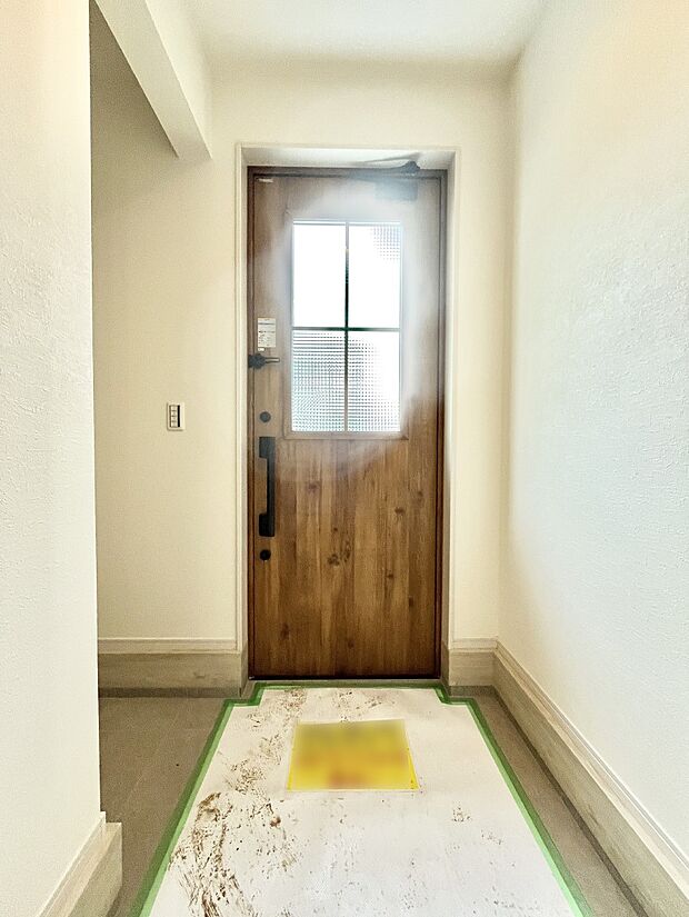 【玄関】～Entrance～　玄関は家の顔といわれますが我が家のセンスをさりげなく感じさせる魅力ある玄関造りも楽しみの一つ。帰宅する度に家族がほっとできる心地よい空間造りも大切ですね♪