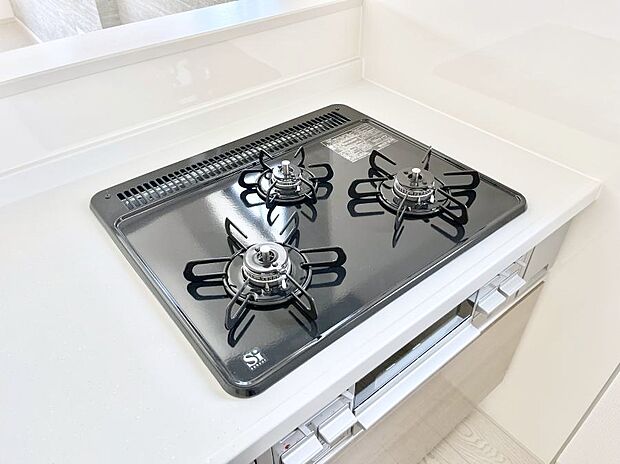 【その他設備(Ｓｉセンサーコンロ)】ガスコンロはＳｉセンサー搭載。火力調節や焦げ付き・消し忘れも防いでくれます。