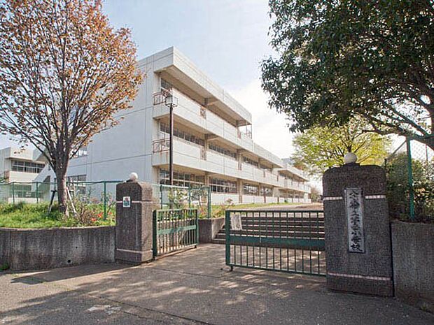 八千代市立萱田小学校（約1,200m）