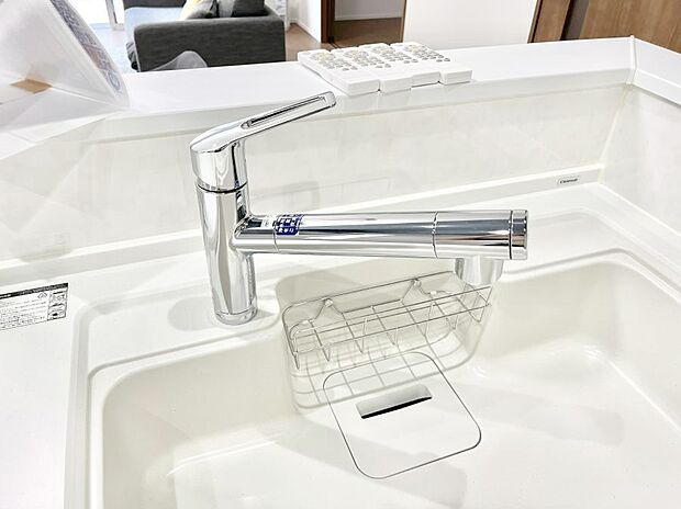 【その他設備(浄水器)】◆１号棟◆いつでも清潔なおいしいお水を。一つの水栓で水道水と浄水を使い分け。