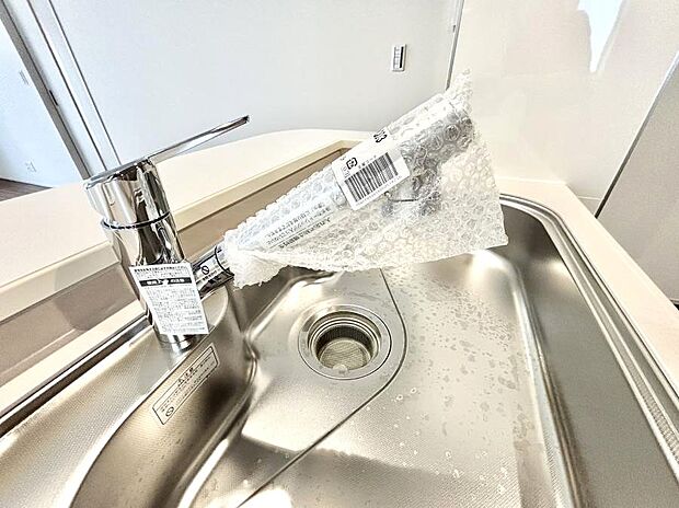 【その他設備(浄水器)】いつでも清潔なおいしいお水を。一つの水栓で水道水と浄水を使い分け。