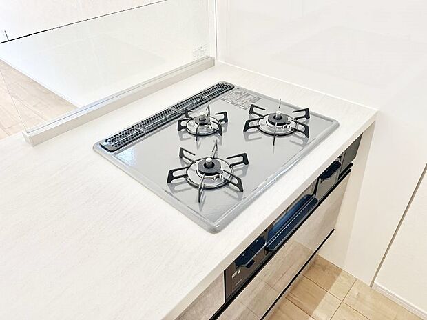 【その他設備(ガスコンロ)】三口ガスコンロでお料理が一気にはかどりそう  