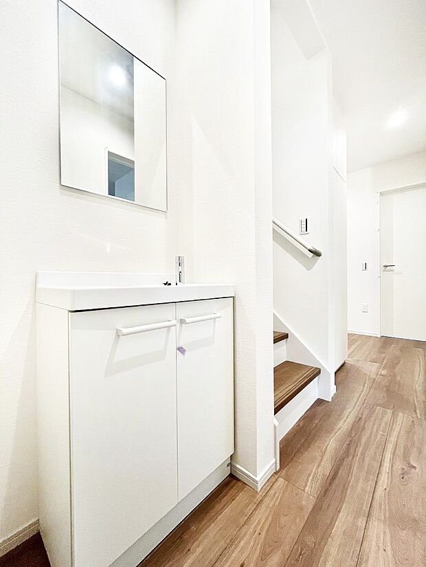 【その他設備(セカンド洗面台)】あると便利なセカンド洗面台。