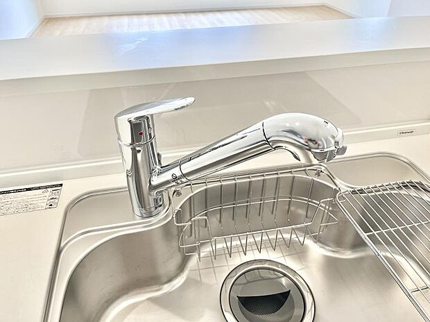 【その他設備(浄水器)】いつでも清潔なおいしいお水を。一つの水栓で水道水と浄水を使い分け。