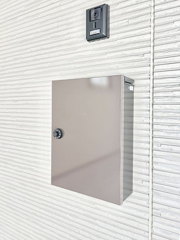 【その他現地】◆５号棟◆シンプルデザインのポスト。