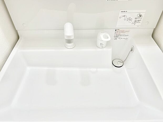【その他設備(ハンドシャワー水栓)】◆５号棟◆ハンドシャワー付き！使いやすい洗面台。