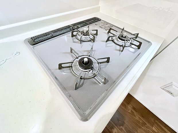 【その他設備(Ｓｉセンサーコンロ)】ガスコンロはＳｉセンサー搭載。火力調節や焦げ付き・消し忘れも防いでくれます。