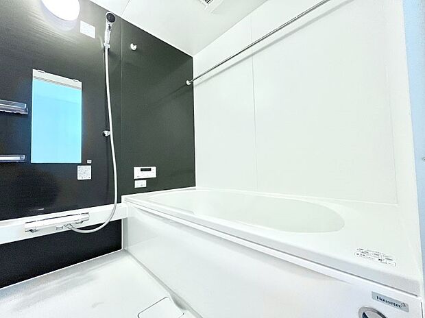 【浴室】◆１号棟◆～Bath Room～　落ち着いた雰囲気の浴室で明日に向けてリフレッシュ。浴室乾燥機能も付いているので洗い上がった洗濯物を、雨の日も天気を気にせず乾燥させることも可能です。