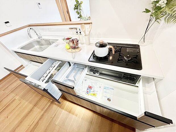 【その他設備(スライド収納)】使いやすさを優先したスライド式収納タイプ!