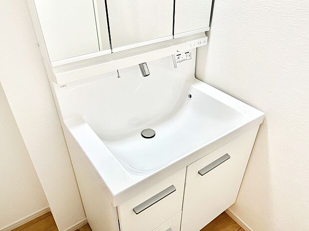 【その他設備(ハンドシャワー水栓)】ハンドシャワー付き!使いやすい洗面台。