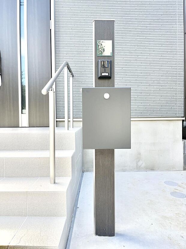 【その他現地】表札・インターホン・ポストをひとつに集約