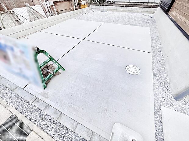 【駐車場】～Parking～　駐車場２台置けます！(車種による)自転車置き場や物置場として、お子様の遊ぶスペースとして、ゆとりある敷地だからこそ可能な多用途にご利用いただけるスペースです。