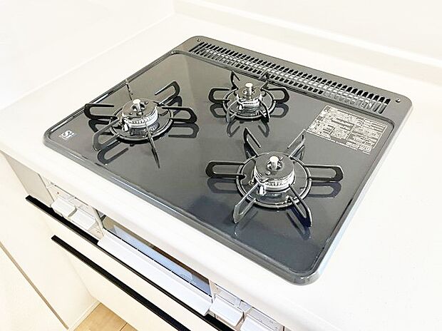 【その他設備(Ｓｉセンサーコンロ)】ガスコンロはＳｉセンサー搭載。火力調節や焦げ付き・消し忘れも防いでくれます。