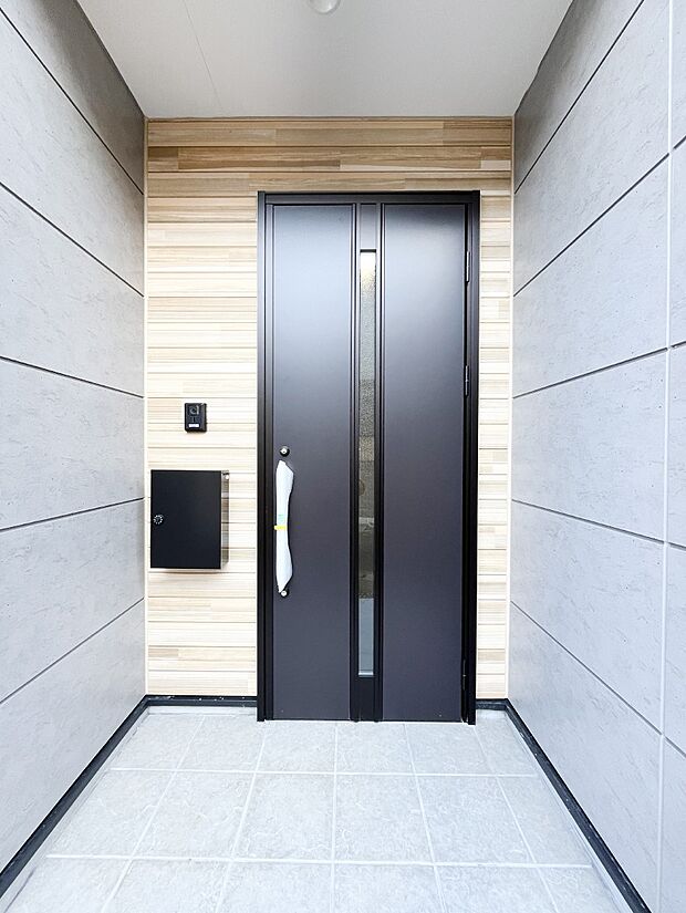 【玄関】◆３号棟◆大切な家族、来客を出迎える玄関。