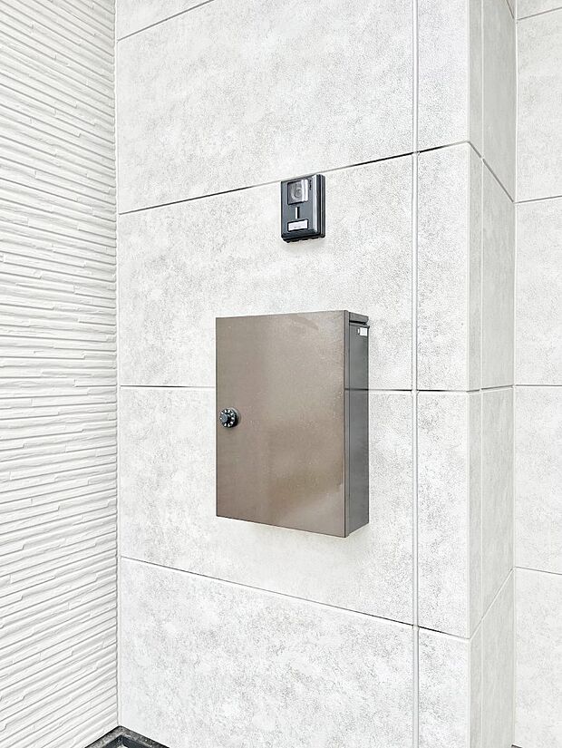 【その他現地】シンプルなデザインのポスト