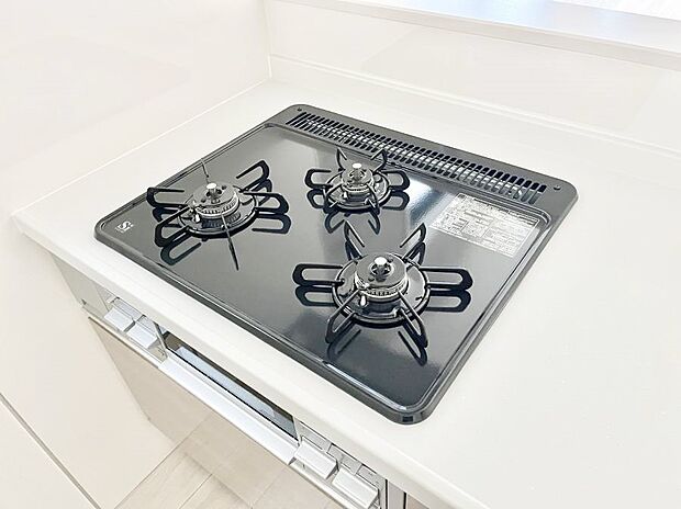 【その他設備(ガスコンロ)】三口ガスコンロでお料理が一気にはかどりそう  