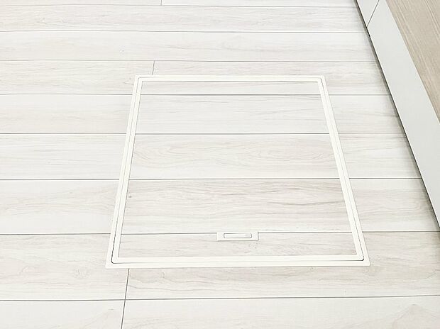 【その他設備(床下収納)】床下収納付き！日用品・非常用品の収納にも大活躍。