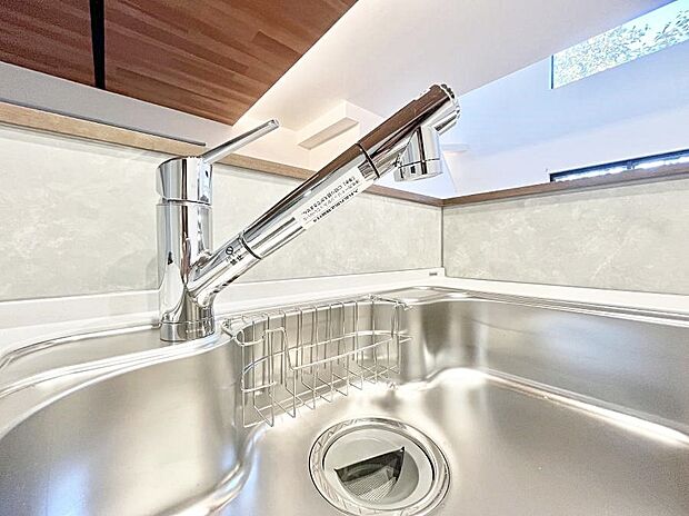 【その他設備(蛇口一体型浄水器)】浄水器一体型のキッチンで洗い物用・料理用と切り替え簡単！
