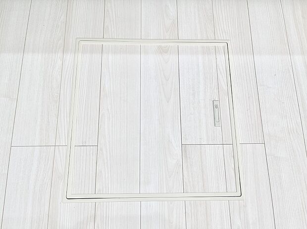 【その他設備(床下収納)】床下収納付き！日用品・非常用品の収納にも大活躍。