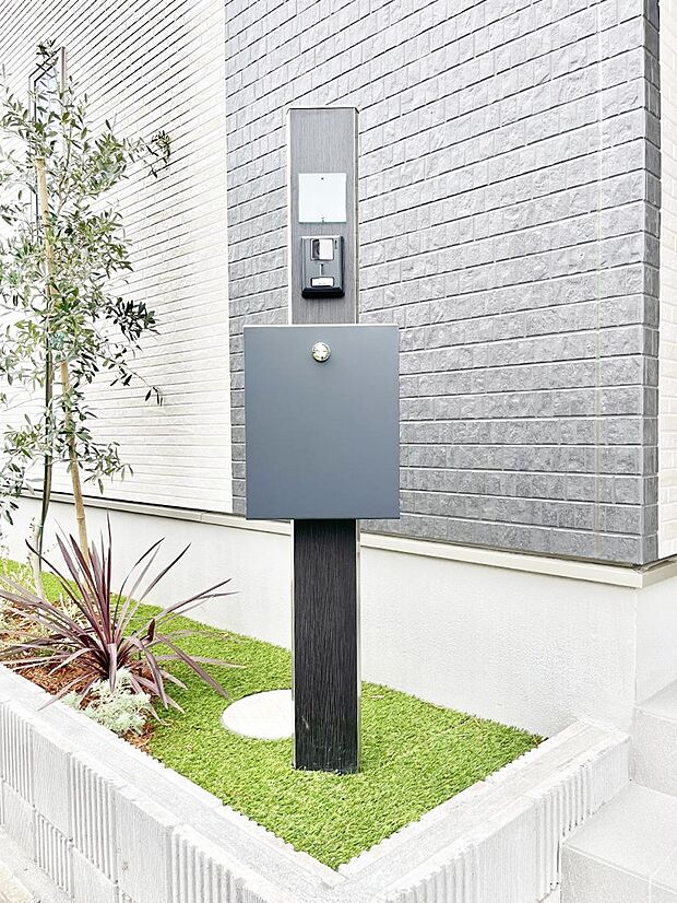 【その他現地】◆C号棟◆表札・インターホン・ポストをひとつに集約