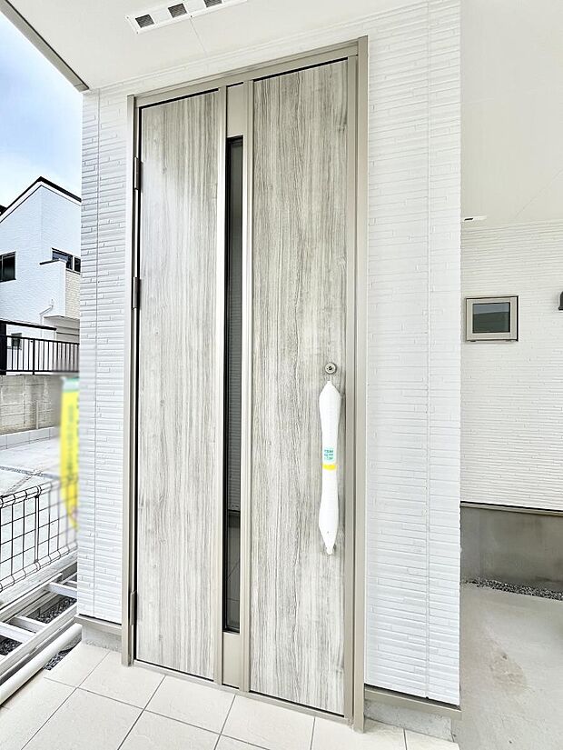 【玄関】◆３号棟◆大切な家族、来客を出迎える玄関。