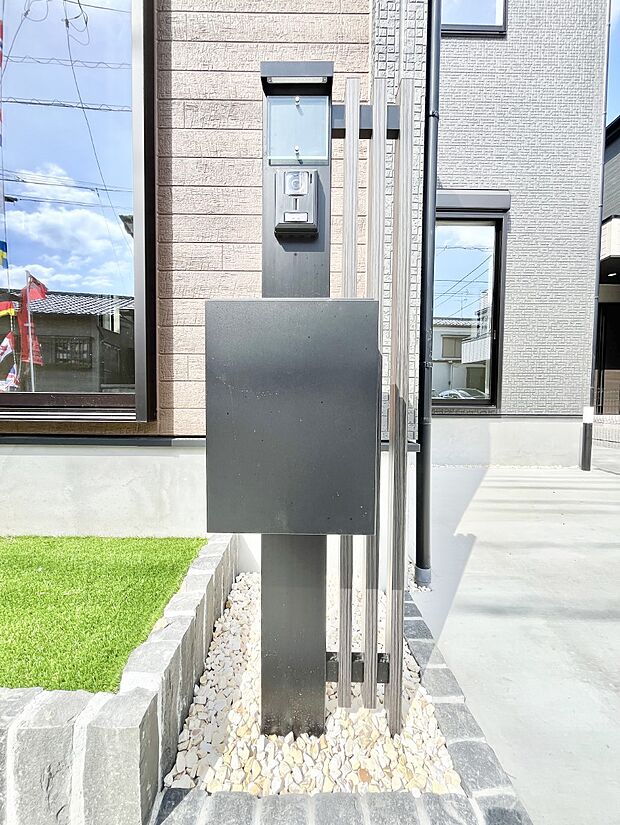 【その他現地】表札・インターホン・ポストをひとつに集約　