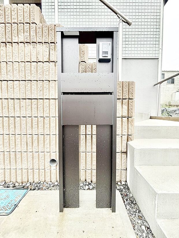 【その他現地】◆27号棟◆表札・インターホン・ポストをひとつに集約