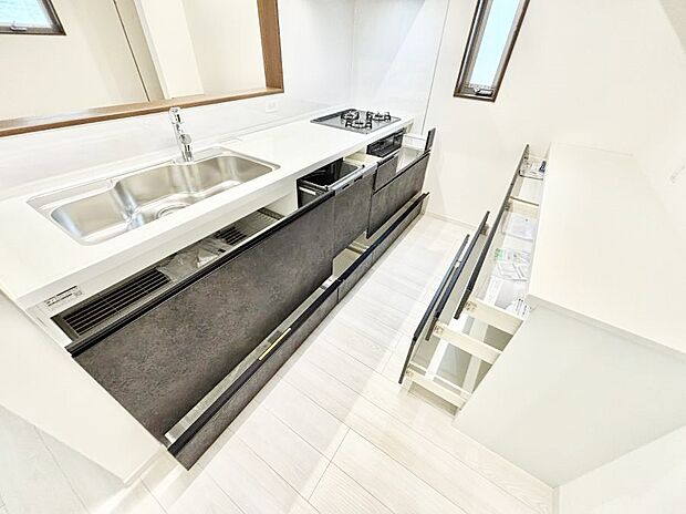 【その他設備(スライド収納)】◆27号棟◆使いやすさを優先したスライド式収納タイプ!