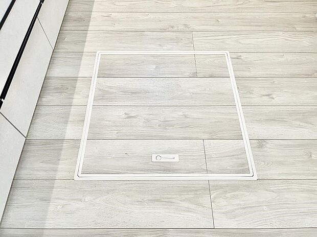 【その他設備(床下収納)】床下収納付き！日用品・非常用品の収納にも大活躍。