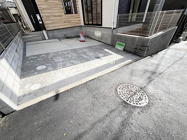 【駐車場】～Parking～　駐車場２台置けます！(車種による)自転車置き場や物置場として、お子様の遊ぶスペースとして、ゆとりある敷地だからこそ可能な多用途にご利用いただけるスペースです。