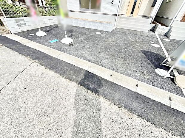 【駐車場】◆１号棟◆～Parking～　駐車場２台置けます！(車種による)自転車置き場や物置場として、お子様の遊ぶスペースとして、ゆとりある敷地だからこそ可能な多用途にご利用いただけるスペースです。