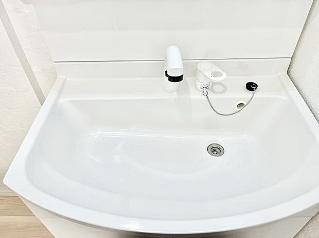 【その他設備(シャワー付き洗面台)】◆１号棟◆ハンドシャワー付き！使いやすい洗面台。