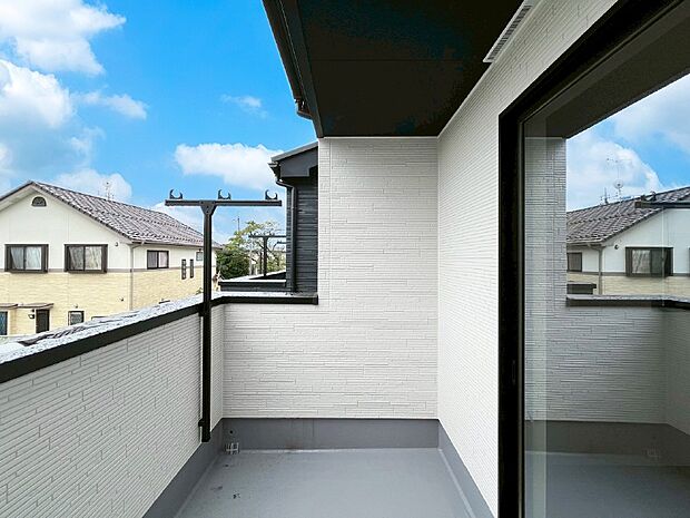 【バルコニー】開放感あるルーフバルコニー