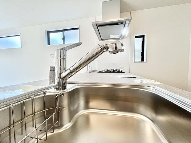 【その他設備(浄水器)】いつでも清潔なおいしいお水を。一つの水栓で水道水と浄水を使い分け。