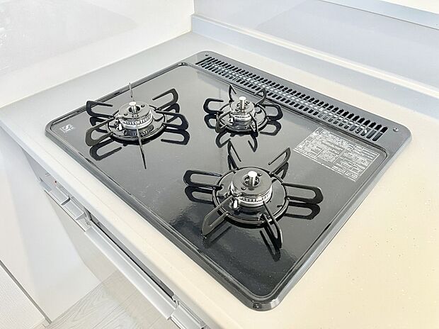 【その他設備(三ツ口コンロ)】三口ガスコンロでお料理が一気にはかどりそう