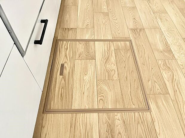 【その他設備(床下収納)】床下収納付き！日用品・非常用品の収納にも大活躍。