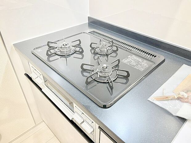 【その他設備(Ｓｉセンサーコンロ)】ガスコンロはＳｉセンサー搭載。火力調節や焦げ付き・消し忘れも防いでくれます。